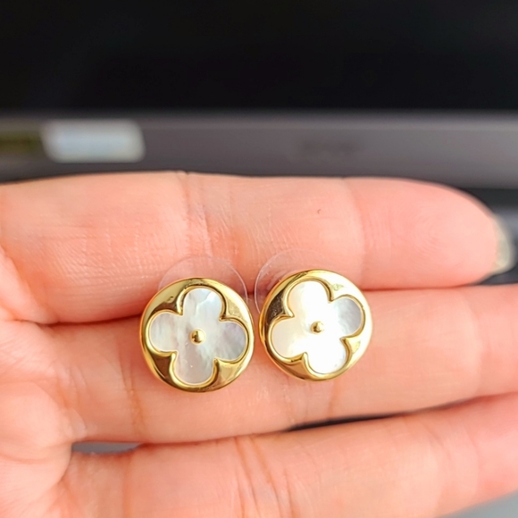 Flower earrings - Picture 5 of 7